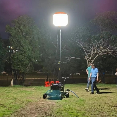 Cahaya balon tripod portabel berwarna putih untuk menara pencahayaan LED